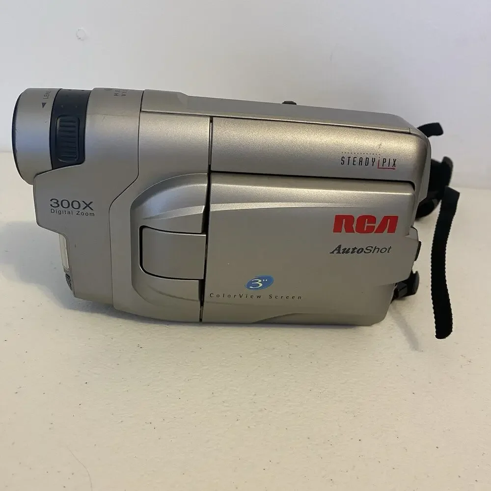 VTG RCA AutoShot Camcorder 300X Digital Zoom 5 Head Video W/ Case & Charger